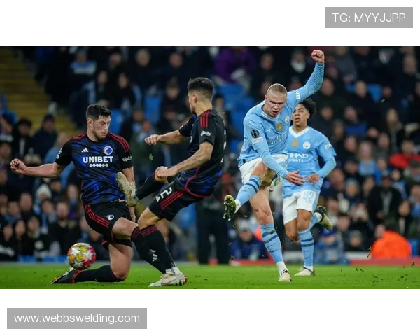 哈兰德对阵顶级中卫的对抗能力解析：是否已达顶级水平