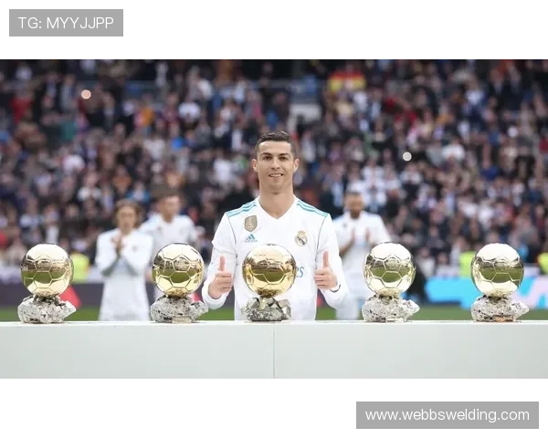 恩德里克与维尼修斯：巴西天才生涯路径对比