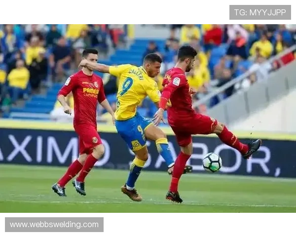 贝林厄姆连续强强对话主导进攻,前插接球撕开防线成关键先生 贝林厄姆连续强强对话主导进攻,前插接球撕开防线成关键先生